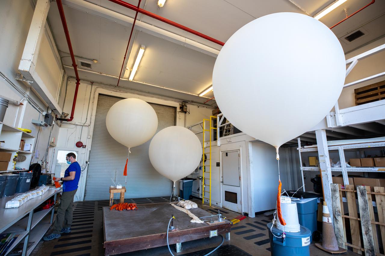 Meteorological Data Specialist Michael Boyer prepares weather balloons for release at the Cape Canaveral Space Force Station (CCSFS) Weather Station in preparation for an Artemis I weather simulation on Nov. 3, 2021. The event involved teams from CCSFS, Kennedy Space Center, Johnson Space Center in Texas, and Marshall Space Flight Center in Alabama. Weather balloons provided data below 6,000 feet and above 62,000 feet, while Kennedy’s Tropospheric Doppler Radar Wind Profiler delivered data from 6,000 to 62,000 feet. The radar wind profiler will be used as the primary upper level wind instrument for NASA’s Artemis missions, including Artemis I, the first launch of the agency’s Space Launch System rocket and the Orion spacecraft on a flight beyond the Moon.