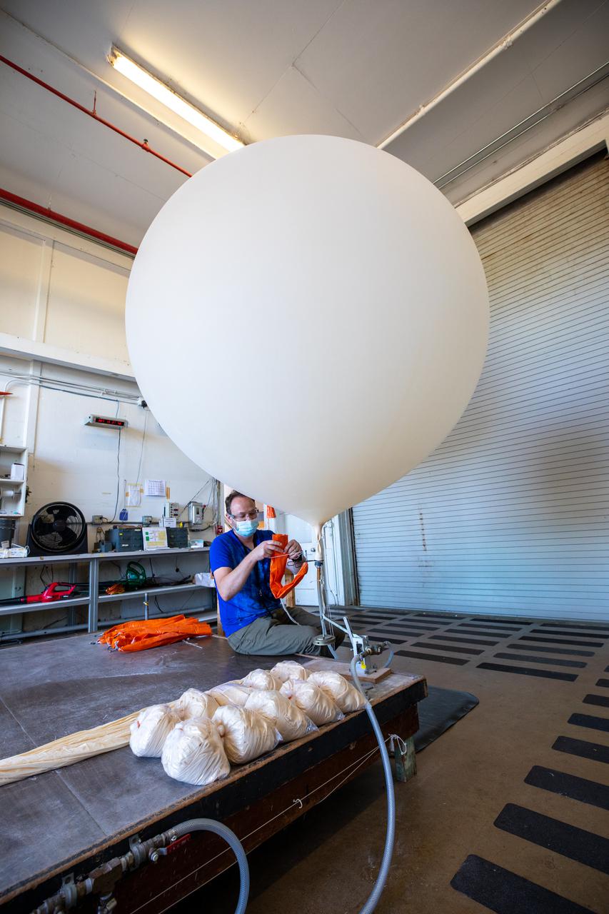 Meteorological Data Specialist Michael Boyer prepares weather balloons for release at the Cape Canaveral Space Force Station (CCSFS) Weather Station in preparation for an Artemis I weather simulation on Nov. 3, 2021. The event involved teams from CCSFS, Kennedy Space Center, Johnson Space Center in Texas, and Marshall Space Flight Center in Alabama. Weather balloons provided data below 6,000 feet and above 62,000 feet, while Kennedy’s Tropospheric Doppler Radar Wind Profiler delivered data from 6,000 to 62,000 feet. The radar wind profiler will be used as the primary upper level wind instrument for NASA’s Artemis missions, including Artemis I, the first launch of the agency’s Space Launch System rocket and the Orion spacecraft on a flight beyond the Moon.