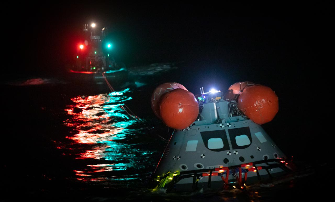 NASA’s Landing and Recovery Team secures a mock Orion capsule during the last exercise of Underway Recovery Test 9 (URT-9) aboard the USS John P. Murtha. During the weeklong test, NASA’s Landing and Recovery team is performing their final mission certification ahead of Artemis I. 