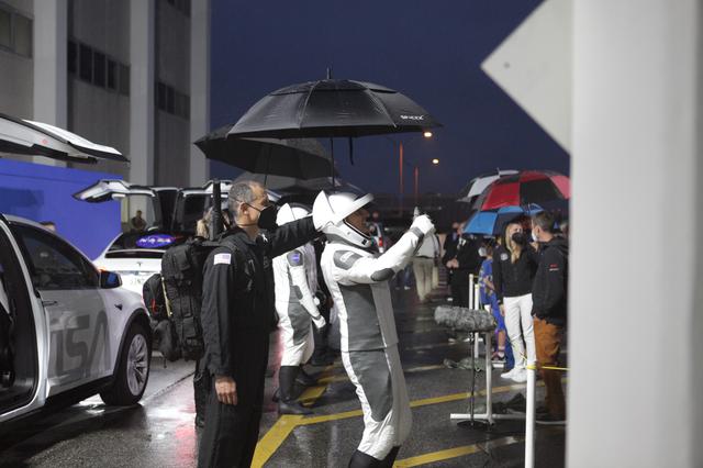 NASA image: SpaceX Crew-3 Walkout