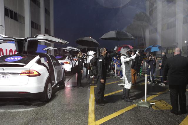 NASA image: SpaceX Crew-3 Walkout