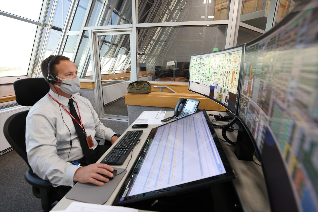 Wes Mosedale, Technical Assistant to the Launch Director, with Exploration Ground Systems, is seated at console inside Firing Room 1 of the Launch Control Center at NASA’s Kennedy Space Center in Florida on Dec. 13, 2021. He is participating in a joint integrated simulation for the Artemis I launch that covered both cryogenic loading and terminal countdown portions of prelaunch activities. Members of NASA’s mission management team and launch team conducted the simulation together. The Kennedy team was certified for the Artemis I launch. During Artemis I, the agency’s Orion spacecraft will lift off from Kennedy aboard NASA’s most powerful rocket – the Space Launch System – to fly farther than any spacecraft built for humans has ever flown. Through NASA’s Artemis missions, the agency, along with commercial and international partners, will establish a sustainable human presence on the Moon to prepare for missions to Mars.