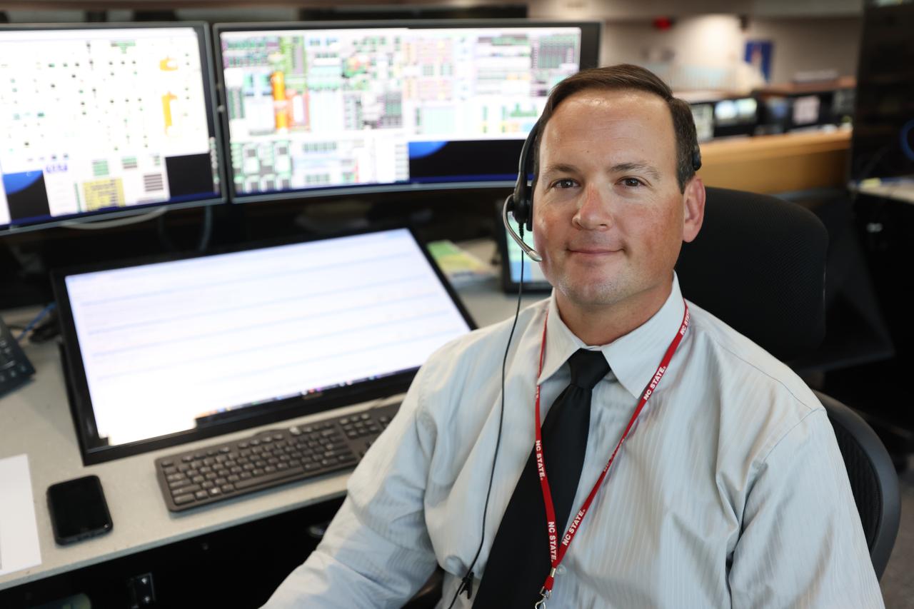 Wes Mosedale, technical assistant to the launch director, is seated at a console inside Firing Room 1 of the Launch Control Center at NASA’s Kennedy Space Center in Florida on Dec. 13, 2021. They are participating in a joint integrated simulation for the Artemis I launch that covered both cryogenic loading and terminal countdown portions of prelaunch activities. Members of NASA’s mission management team and launch team conducted the simulation together. The Kennedy team was certified for the Artemis I launch. During Artemis I, the agency’s Orion spacecraft will lift off from Kennedy aboard NASA’s most powerful rocket – the Space Launch System – to fly farther than any spacecraft built for humans has ever flown. Through NASA’s Artemis missions, the agency, along with commercial and international partners, will establish a sustainable human presence on the Moon to prepare for missions to Mars. 