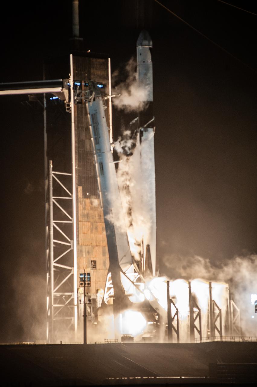 A SpaceX Falcon 9 rocket lifts off from Launch Complex 39A at Kennedy Space Center in Florida at 5:07 a.m. EST on Tuesday, Dec. 21, 2021, carrying the Dragon spacecraft on its journey to the International Space Station for SpaceX’s 24th commercial resupply services mission. Dragon will deliver new science investigations, supplies, and equipment to the crew on board the space station. Arrival to the orbiting laboratory is planned for Wednesday, Dec. 22.