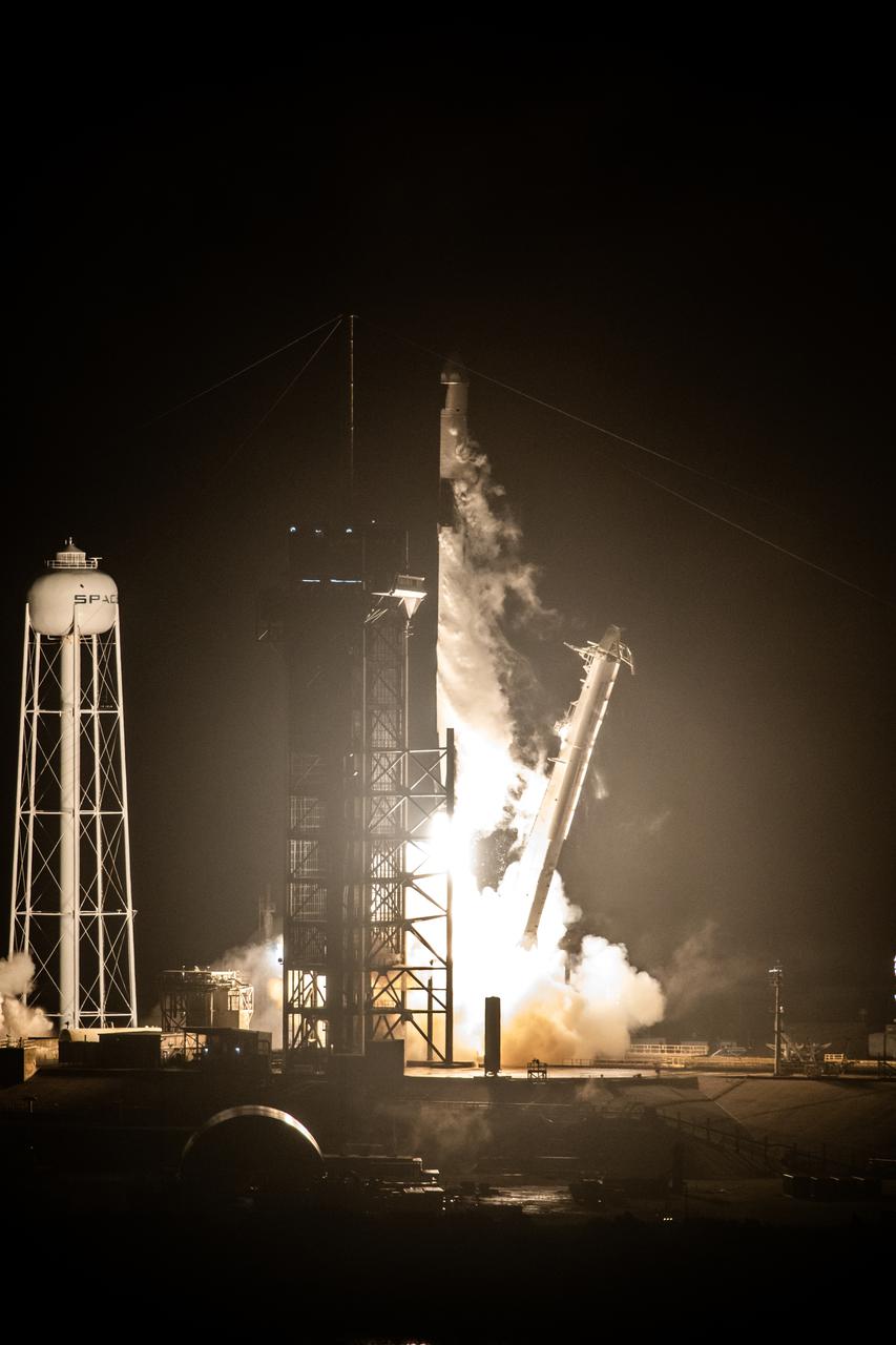 A SpaceX Falcon 9 rocket lifts off from Launch Complex 39A at Kennedy Space Center in Florida at 5:07 a.m. EST on Tuesday, Dec. 21, 2021, carrying the Dragon spacecraft on its journey to the International Space Station. SpaceX’s 24th commercial resupply services mission will deliver new science investigations, supplies, and equipment to the crew on board the space station. Arrival to the orbiting laboratory is planned for Wednesday, Dec. 22.