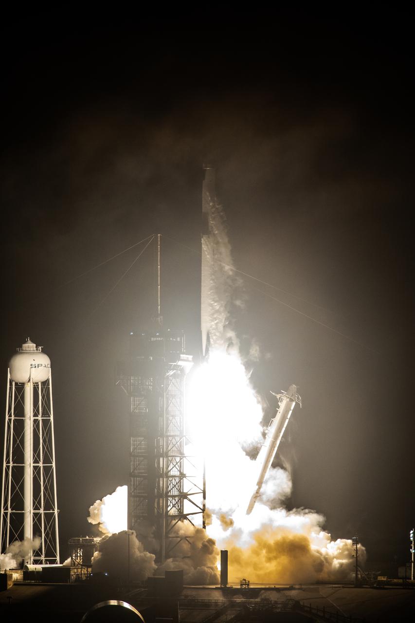 A SpaceX Falcon 9 rocket lifts off from Launch Complex 39A at Kennedy Space Center in Florida at 5:07 a.m. EST on Tuesday, Dec. 21, 2021, carrying the Dragon spacecraft on its journey to the International Space Station. SpaceX’s 24th commercial resupply services mission will deliver new science investigations, supplies, and equipment to the crew on board the space station. Arrival to the orbiting laboratory is planned for Wednesday, Dec. 22.