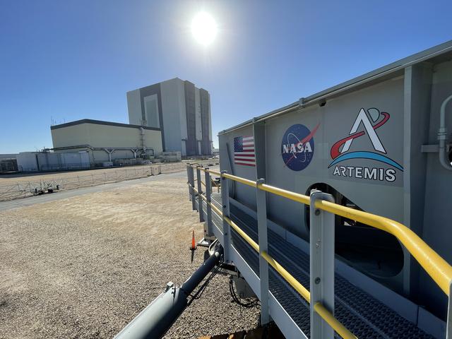 Artemis Logos Installation on Crawler Transporter