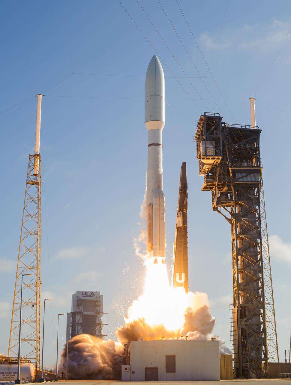 A United Launch Alliance Atlas V 541 rocket, carrying the National Oceanic and Atmospheric Administration’s (NOAA) Geostationary Operational Environmental Satellite-T (GOES-T), lifts off from Space Launch Complex 41 at Cape Canaveral Space Force Station in Florida on March 1, 2022. Liftoff was at 4:38 p.m. EST. GOES-T is the third satellite in the GOES-R series that will continue to help meteorologists observe and predict local weather events that affect public safety. GOES-T will be renamed GOES-18 once it reaches geostationary orbit. GOES-18 will go into operational service as GOES West to provide critical data for the U.S. West Coast, Alaska, Hawaii, Mexico, Central America, and the Pacific Ocean. The launch was managed by NASA’s Launch Services Program based at Kennedy Space Center in Florida, America’s multi-user spaceport. 
