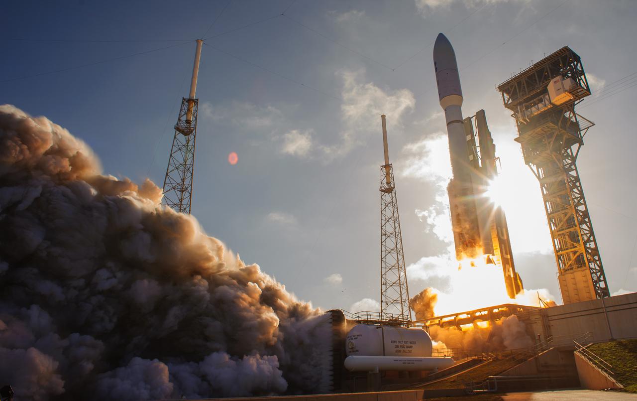 A United Launch Alliance Atlas V 541 rocket, carrying the National Oceanic and Atmospheric Administration’s (NOAA) Geostationary Operational Environmental Satellite-T (GOES-T), lifts off from Space Launch Complex 41 at Cape Canaveral Space Force Station in Florida on March 1, 2022. Liftoff was at 4:38 p.m. EST. GOES-T is the third satellite in the GOES-R series that will continue to help meteorologists observe and predict local weather events that affect public safety. GOES-T will be renamed GOES-18 once it reaches geostationary orbit. GOES-18 will go into operational service as GOES West to provide critical data for the U.S. West Coast, Alaska, Hawaii, Mexico, Central America, and the Pacific Ocean. The launch was managed by NASA’s Launch Services Program based at Kennedy Space Center in Florida, America’s multi-user spaceport.