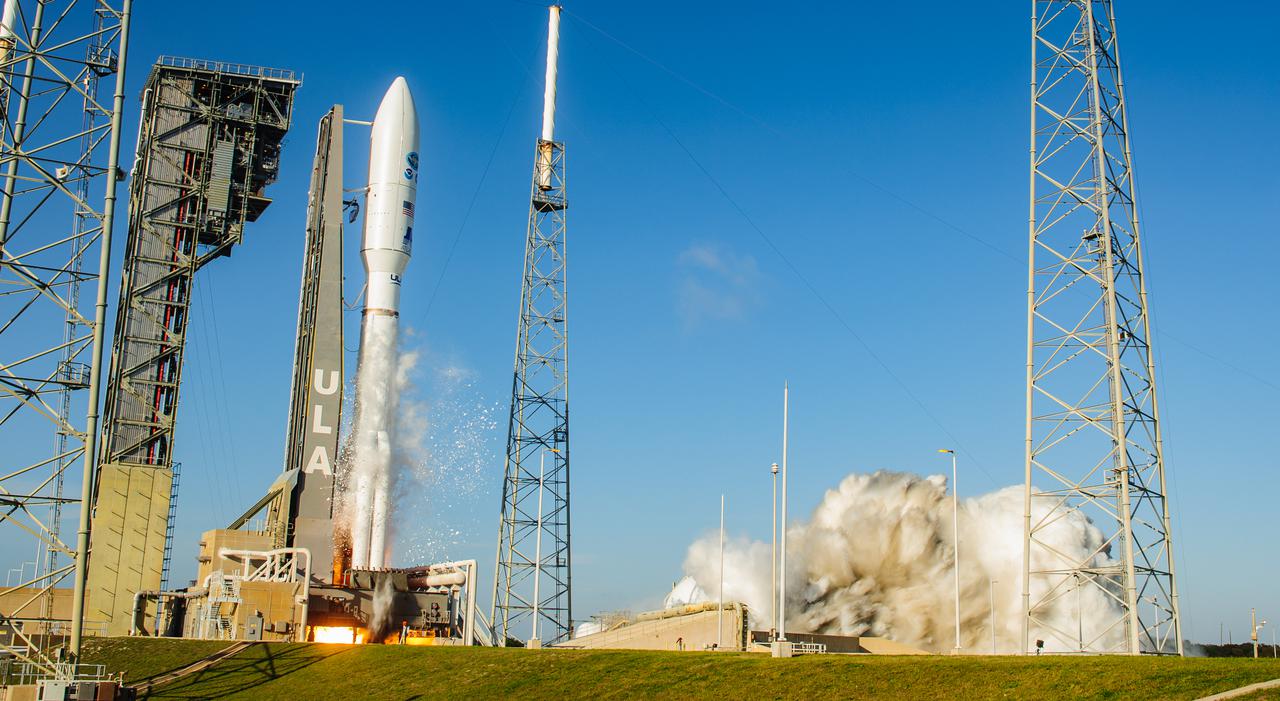 A United Launch Alliance Atlas V 541 rocket, carrying the National Oceanic and Atmospheric Administration’s (NOAA) Geostationary Operational Environmental Satellite-T (GOES-T), lifts off from Space Launch Complex 41 at Cape Canaveral Space Force Station in Florida on March 1, 2022. Liftoff was at 4:38 p.m. EST. GOES-T is the third satellite in the GOES-R series that will continue to help meteorologists observe and predict local weather events that affect public safety. GOES-T will be renamed GOES-18 once it reaches geostationary orbit. GOES-18 will go into operational service as GOES West to provide critical data for the U.S. West Coast, Alaska, Hawaii, Mexico, Central America, and the Pacific Ocean. The launch was managed by NASA’s Launch Services Program based at Kennedy Space Center in Florida, America’s multi-user spaceport. 