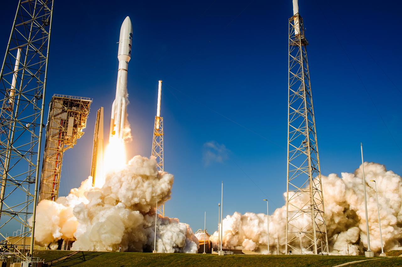 A United Launch Alliance Atlas V 541 rocket, carrying the National Oceanic and Atmospheric Administration’s (NOAA) Geostationary Operational Environmental Satellite-T (GOES-T), lifts off from Space Launch Complex 41 at Cape Canaveral Space Force Station in Florida on March 1, 2022. Liftoff was at 4:38 p.m. EST. GOES-T is the third satellite in the GOES-R series that will continue to help meteorologists observe and predict local weather events that affect public safety. GOES-T will be renamed GOES-18 once it reaches geostationary orbit. GOES-18 will go into operational service as GOES West to provide critical data for the U.S. West Coast, Alaska, Hawaii, Mexico, Central America, and the Pacific Ocean. The launch was managed by NASA’s Launch Services Program based at Kennedy Space Center in Florida, America’s multi-user spaceport. 