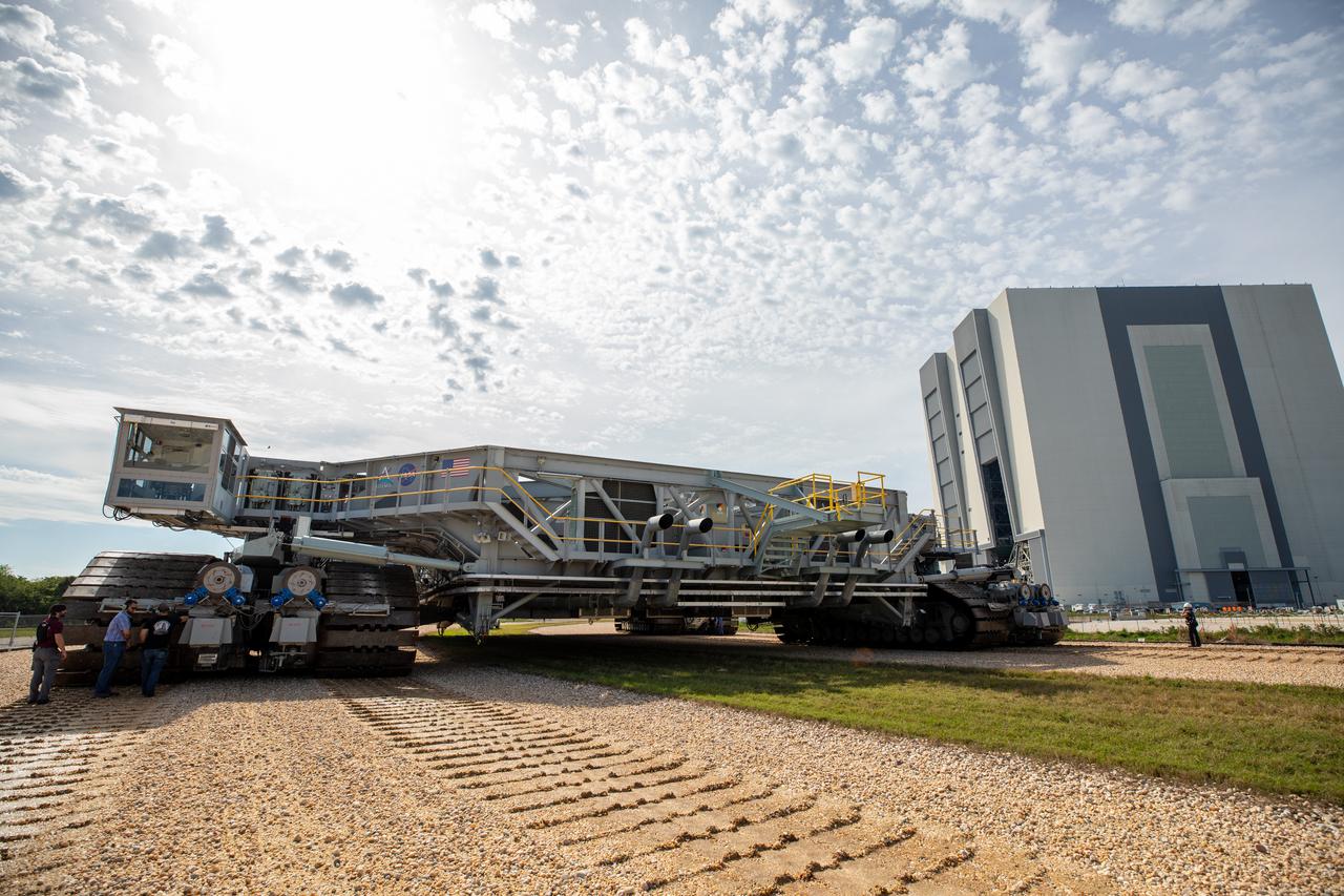 Engineers and technicians drive the crawler-transporter 2 along the crawlerway toward the Vehicle Assembly Building (VAB) at NASA’s Kennedy Space Center in Florida on March 11, 2022. The crawler will go inside the VAB, where it will slide under the Artemis I Space Launch System with the Orion spacecraft atop on the mobile launcher and carry it to Launch Complex 39B for a wet dress rehearsal test ahead of the Artemis I launch. Artemis I will be the first integrated test of the SLS and Orion spacecraft. In later missions, NASA will land the first woman and the first person of color on the surface of the Moon, paving the way for a long-term lunar presence and serving as a steppingstone on the way to Mars. 