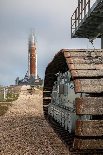Artemis I Arrives at Pad 39B
