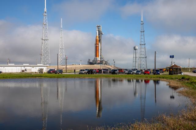 Artemis I Arrives at Pad 39B