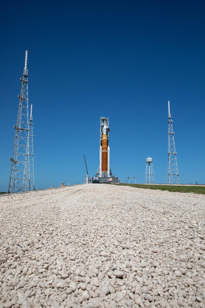 Artemis I at Pad 39B