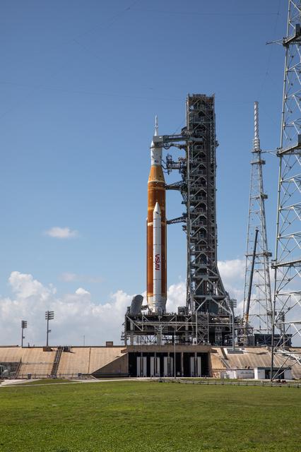 Artemis I at Pad 39B