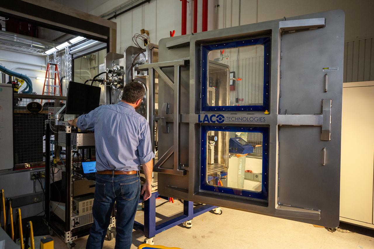 Engineer Matt Nugent prepares a vacuum chamber for testing 3D printing inside the Granular Mechanics and Regolith Operations (GMRO) lab at NASA Kennedy Space Center’s Swamp Works in Florida on April 5, 2022. The testing is part of the Relevant Environment Additive Construction Technology (REACT) project, which derives from NASA’s 2020 Announcement of Collaboration Opportunity, with AI SpaceFactory – an architectural and construction technology company and winner of NASA’s 3D Printed Habitat Challenge – collaborating with Kennedy teams to build 3D-printed test structures using a composite made from polymers and a regolith simulant in a vacuum chamber that mimics environmental conditions on the Moon. 