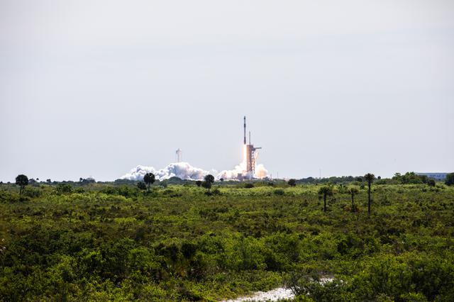 NASA image: Axiom-1 Liftoff from Launch Complex 39A