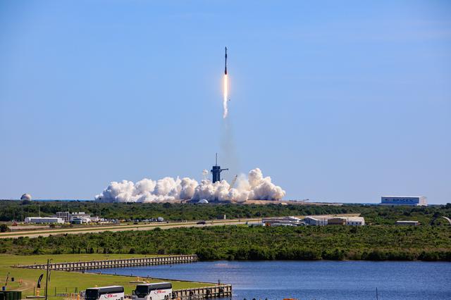 NASA image: Axiom-1 (Ax-1) Liftoff