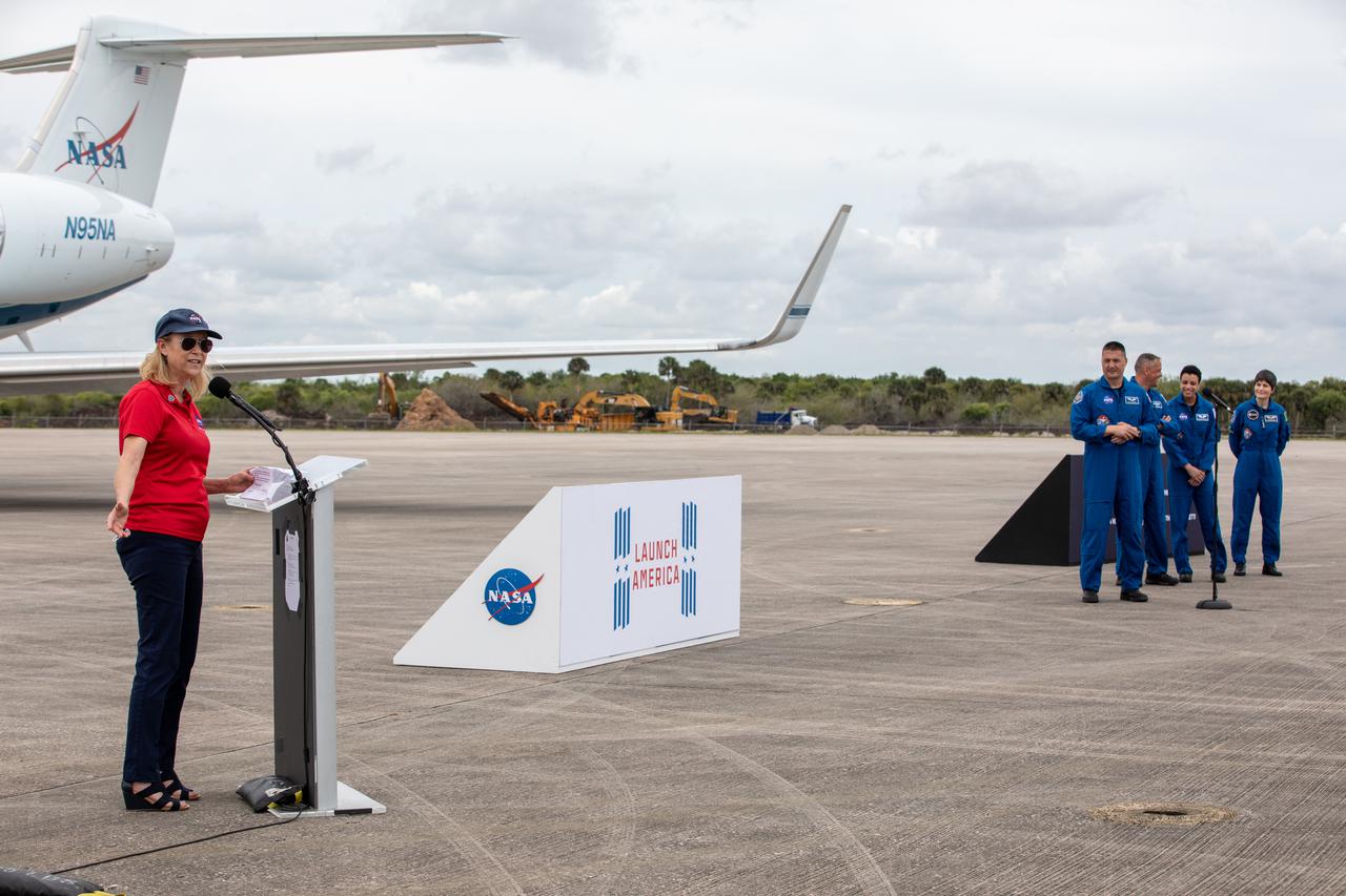 Kennedy Space Center Director Janet Petro, at the podium, welcomes the crew members of NASA’s SpaceX Crew-4 mission after their arrival at the Launch and Landing Facility at Kennedy Space Center in Florida on April 18, 2022. From left are NASA astronauts Kjell Lindgren, Bob Hines and Jessica Watkins, and ESA (European Space Agency) astronaut Samantha Cristoforetti. Crew-4 will launch aboard SpaceX’s Crew Dragon on the company’s Falcon 9 rocket. Launch is targeted for 5:26 a.m. EDT on April 23, 2022, from Kennedy’s Launch Complex 39A. 