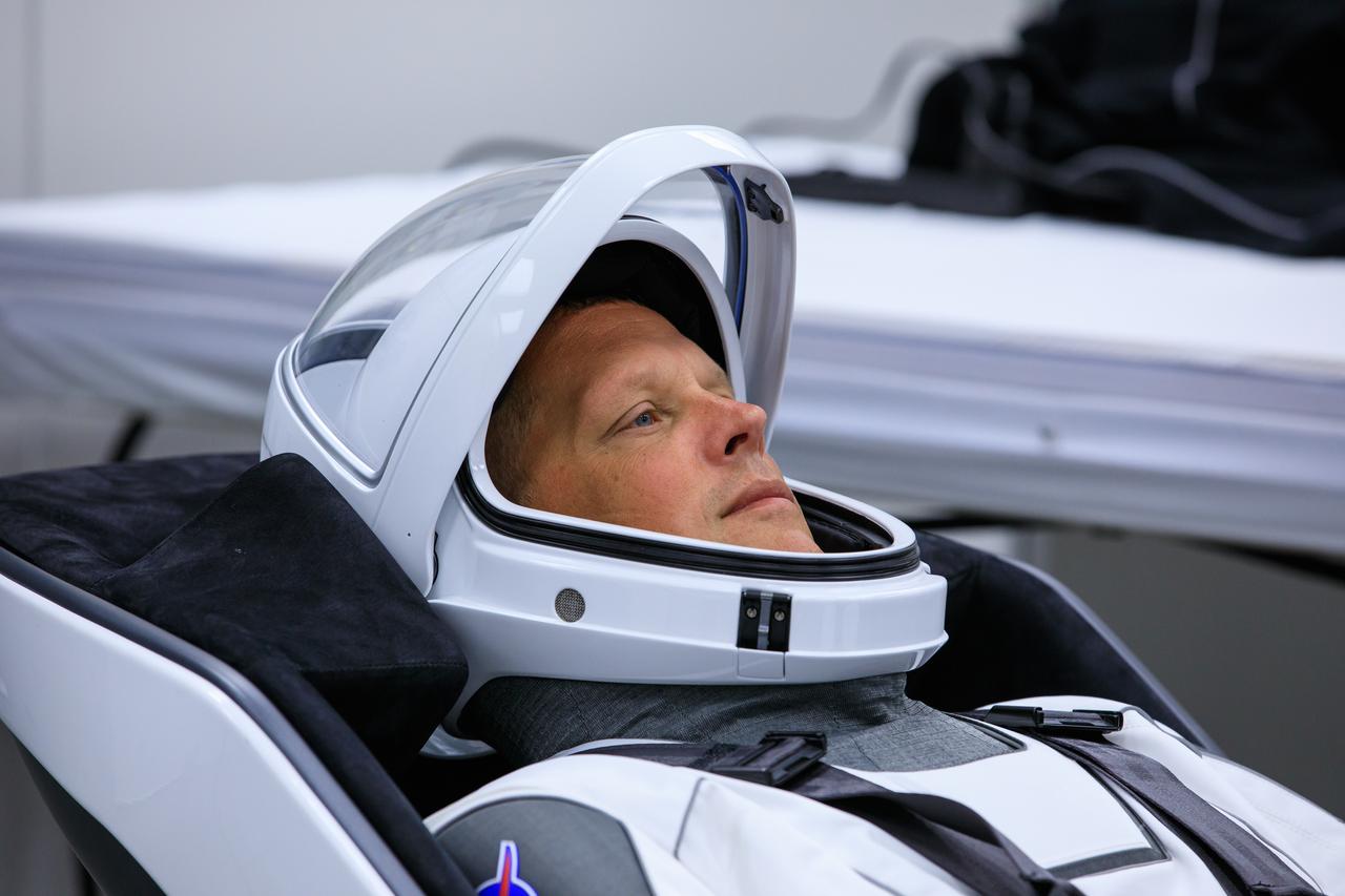 NASA astronaut Bob Hines relaxes in the suit room inside Kennedy Space Center’s Neil A. Armstrong Operations and Checkout Building during NASA’s SpaceX Crew-4 dry dress rehearsal on April 20, 2022. Hines, along with fellow Crew-4 astronauts Kjell Lindgren, Jessica Watkins, and Samantha Cristoforetti, is scheduled to lift off from Kennedy’s Launch Complex 39A at 5:26 a.m. EDT on April 23, 2022. SpaceX’s Falcon 9 rocket and Crew Dragon, named Freedom by the Crew-4 crew, will launch the astronauts to the International Space Station as part of NASA’s Commercial Crew Program.