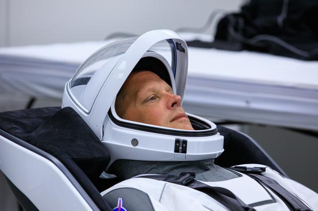 NASA image: SpaceX Crew-4 Suit-Up & Walkout Rehearsal