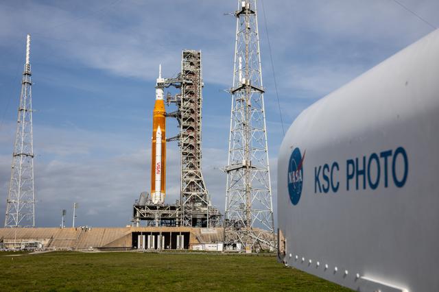 Artemis I at Pad 39B