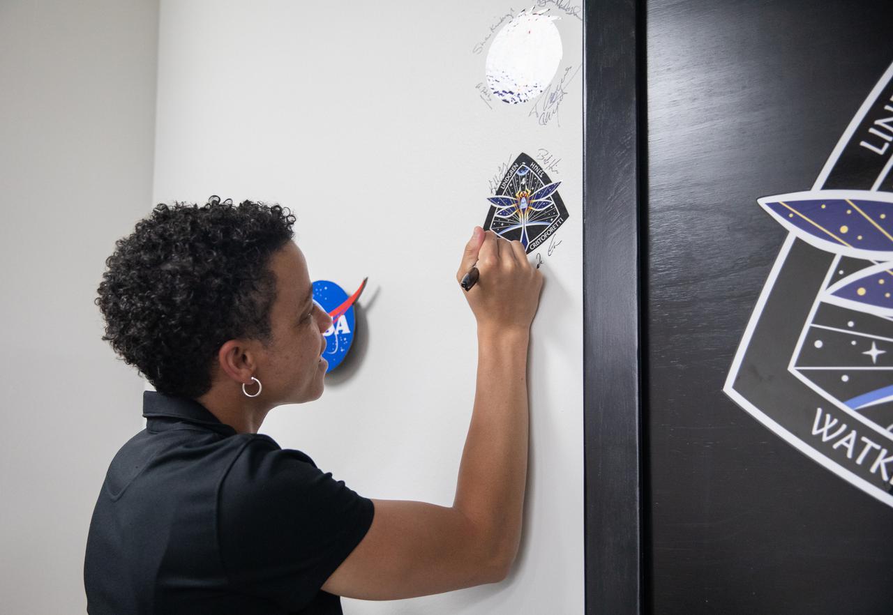 Crew-4 mission astronaut Jessica Watkins signs the mission patch in the Astronaut Crew Quarters inside Kennedy Space Center’s Neil A. Armstrong Operations and Checkout Building on April 27, 2022. Watkins, along with Kjell Lindgren, Bob Hines, and Samantha Cristoforetti, will launch aboard SpaceX’s Crew Dragon – powered by the company’s Falcon 9 rocket – to the International Space Station as part of NASA’s Commercial Crew Program. Crew-4 is scheduled to lift off today at 3:52 a.m. EDT from Launch Complex 39A at Kennedy.
