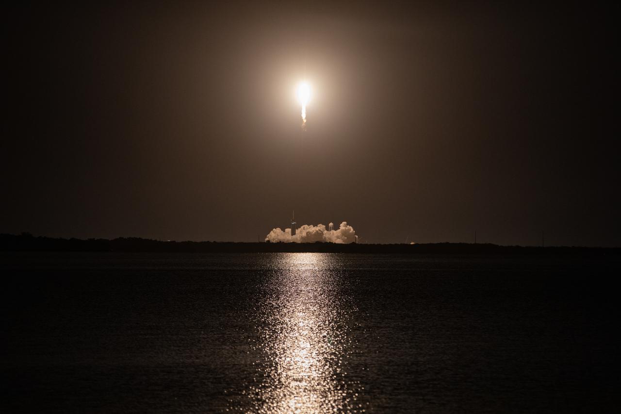 The SpaceX Falcon 9 rocket, with the company’s Crew Dragon atop, soars upward after a 3:52 a.m. EDT liftoff from Launch Complex 39A at Kennedy Space Center in Florida for NASA’s SpaceX Crew-4 mission on April 27, 2022. Aboard the Dragon are NASA astronauts Kjell Lindgren, Bob Hines, and Jessica Watkins, and ESA (European Space Agency) astronaut Samantha Cristoforetti. The spacecraft will carry the Crew-4 astronauts to the International Space Station as part of NASA’s Commercial Crew Program. The Dragon spacecraft, named Freedom by the mission’s crew, is scheduled to dock to the space station today at 8:15 p.m. EDT.