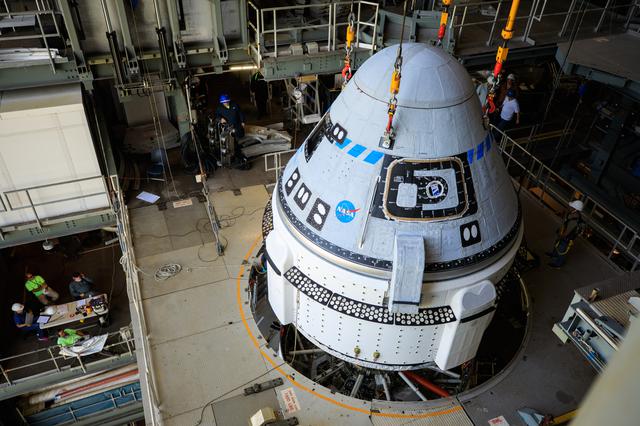 NASA image: Boeing's CST-100 Starliner for OFT-2 Lift and Mate