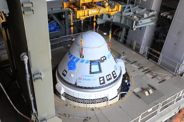 NASA image: Boeing's CST-100 Starliner for OFT-2 Lift and Mate
