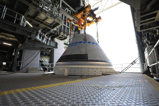 NASA image: Boeing's CST-100 Starliner for OFT-2 Lift and Mate