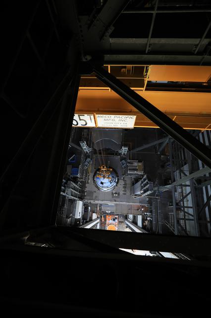 NASA image: Boeing's CST-100 Starliner for OFT-2 Lift and Mate