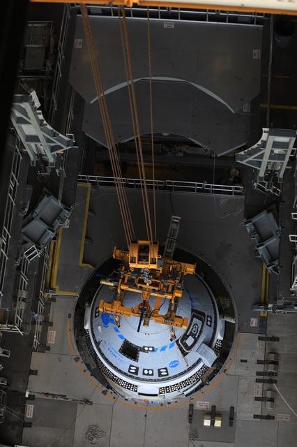 NASA image: Boeing's CST-100 Starliner for OFT-2 Lift and Mate