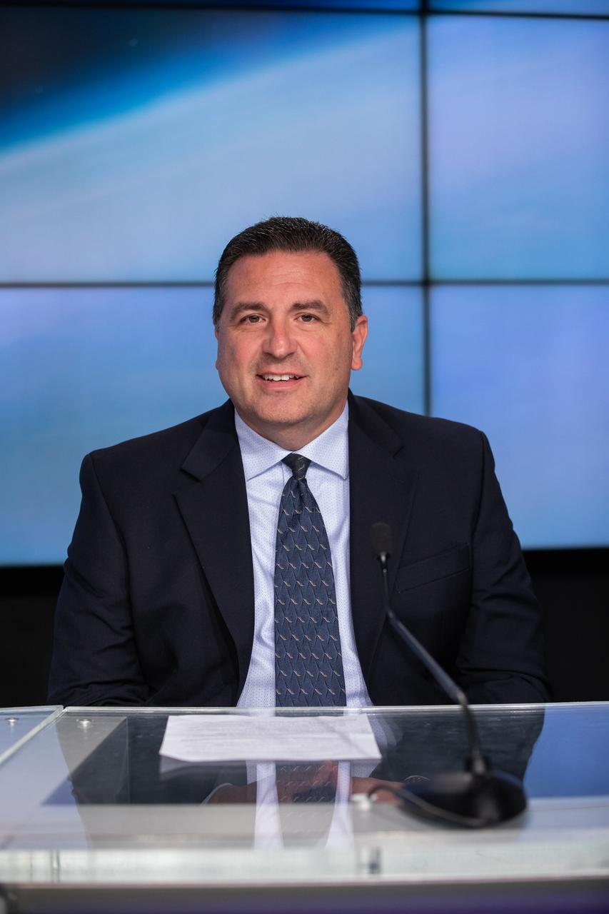 Gary Wentz, vice president, Government and Commercial Programs, United Launch Alliance, launch weather officer, U.S. Space Force, 45th Weather Squadron, Space Launch Delta 45, participates in a prelaunch briefing for NASA’s uncrewed Boeing Orbital Flight Test (OFT-2) at the agency’s Kennedy Space Center in Florida, May 17, 2022. Boeing’s CST-100 Starliner is targeted to launch at 6:54 p.m. EDT on Thursday, May 19, on a United Launch Alliance Atlas V rocket from Space Launch Complex-41 at Cape Canaveral Space Force Station in Florida to rendezvous and dock with the International Space Station.