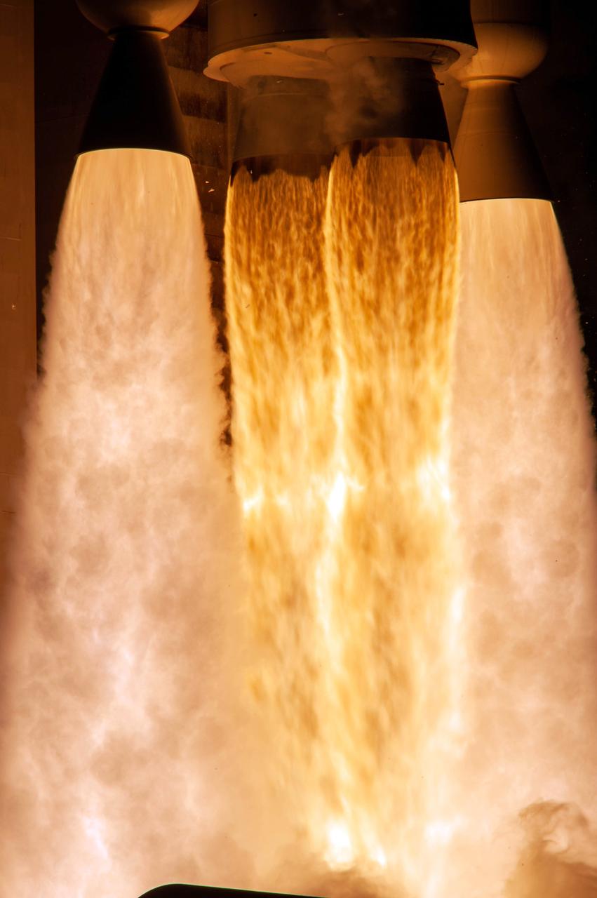 A United Launch Alliance Atlas V rocket lifts off on May 19, 2022, from Space Launch Complex-41 at Cape Canaveral Space Force Station in Florida for NASA Boeing’s uncrewed Orbital Flight Test-2 (OFT-2) for the agency’s Commercial Crew Program. Liftoff for OFT-2 occurred at 6:54 p.m. EDT. Starliner is expected to arrive at the space station for docking about 24 hours later with more than 500 pounds of NASA cargo. The flight test is designed to test the system’s end-to-end capabilities for NASA’s Commercial Crew Program providing valuable data towards NASA certifying Boeing’s crew transportation system for regular crewed flights to and from the International Space Station.