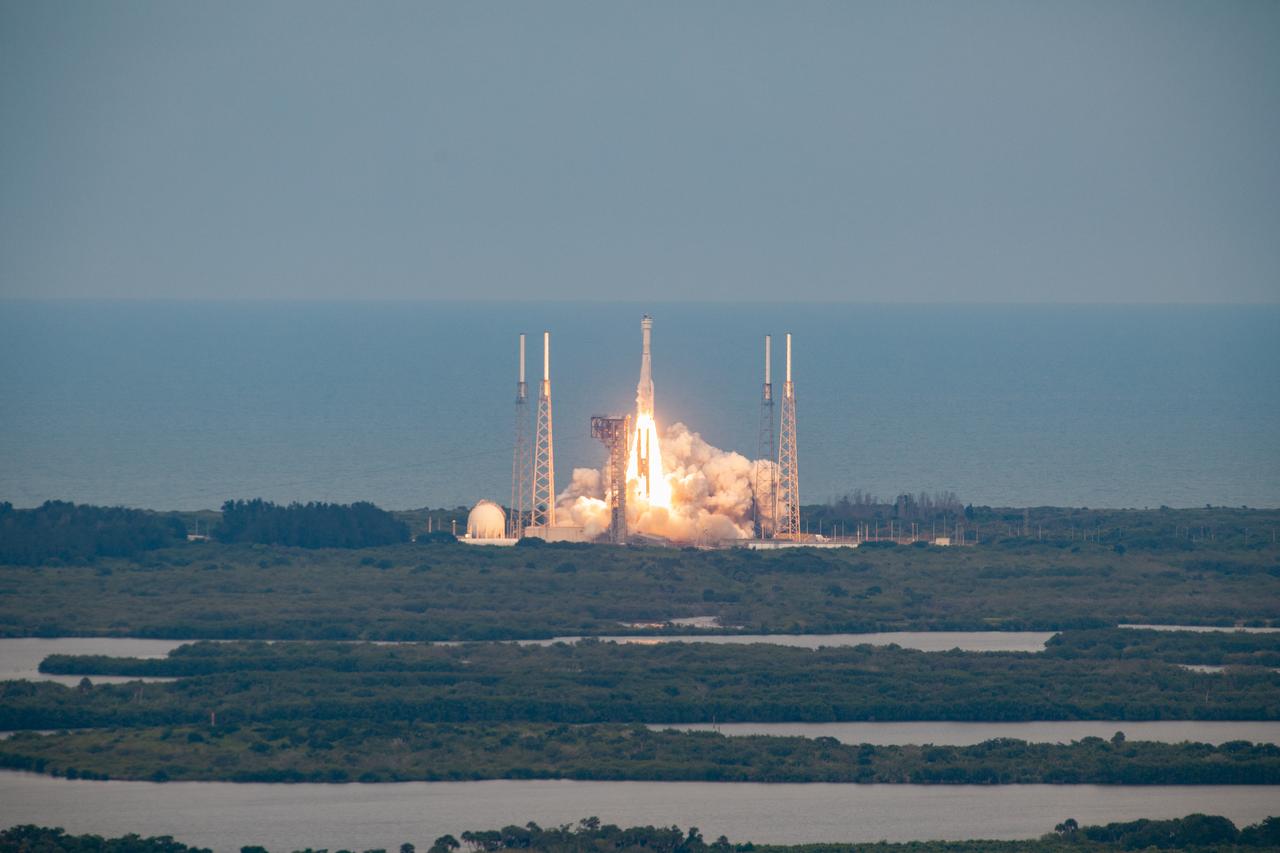 A United Launch Alliance Atlas V rocket lifts off on May 19, 2022, from Space Launch Complex-41 at Cape Canaveral Space Force Station in Florida for NASA Boeing’s uncrewed Orbital Flight Test-2 (OFT-2) for the agency’s Commercial Crew Program. Liftoff for OFT-2 occurred at 6:54 p.m. EDT. Starliner is expected to arrive at the space station for docking about 24 hours later with more than 500 pounds of NASA cargo. The flight test is designed to test the system’s end-to-end capabilities for NASA’s Commercial Crew Program providing valuable data towards NASA certifying Boeing’s crew transportation system for regular crewed flights to and from the International Space Station.