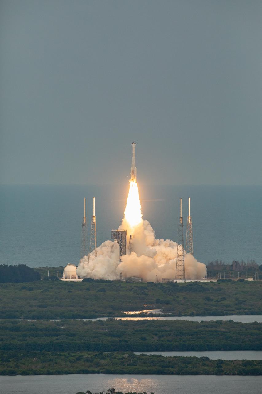 A United Launch Alliance Atlas V rocket lifts off on May 19, 2022, from Space Launch Complex-41 at Cape Canaveral Space Force Station in Florida for NASA Boeing’s uncrewed Orbital Flight Test-2 (OFT-2) for the agency’s Commercial Crew Program. Liftoff for OFT-2 occurred at 6:54 p.m. EDT. Starliner is expected to arrive at the space station for docking about 24 hours later with more than 500 pounds of NASA cargo. The flight test is designed to test the system’s end-to-end capabilities for NASA’s Commercial Crew Program providing valuable data towards NASA certifying Boeing’s crew transportation system for regular crewed flights to and from the International Space Station.