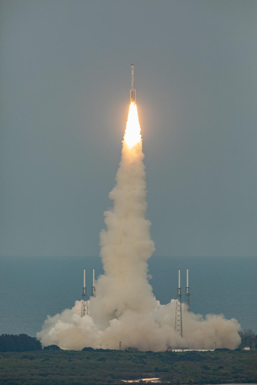 A United Launch Alliance Atlas V rocket lifts off on May 19, 2022, from Space Launch Complex-41 at Cape Canaveral Space Force Station in Florida for NASA Boeing’s uncrewed Orbital Flight Test-2 (OFT-2) for the agency’s Commercial Crew Program. Liftoff for OFT-2 occurred at 6:54 p.m. EDT. Starliner is expected to arrive at the space station for docking about 24 hours later with more than 500 pounds of NASA cargo. The flight test is designed to test the system’s end-to-end capabilities for NASA’s Commercial Crew Program providing valuable data towards NASA certifying Boeing’s crew transportation system for regular crewed flights to and from the International Space Station.