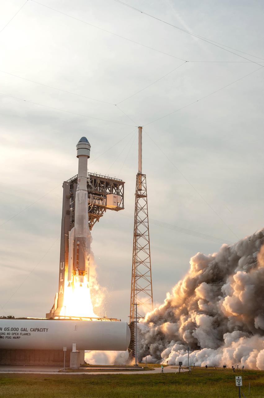 A United Launch Alliance Atlas V rocket lifts off on May 19, 2022, from Space Launch Complex-41 at Cape Canaveral Space Force Station in Florida for NASA Boeing’s uncrewed Orbital Flight Test-2 (OFT-2) for the agency’s Commercial Crew Program. Liftoff for OFT-2 occurred at 6:54 p.m. EDT. Starliner is expected to arrive at the space station for docking about 24 hours later with more than 500 pounds of NASA cargo. The flight test is designed to test the system’s end-to-end capabilities for NASA’s Commercial Crew Program providing valuable data towards NASA certifying Boeing’s crew transportation system for regular crewed flights to and from the International Space Station.
