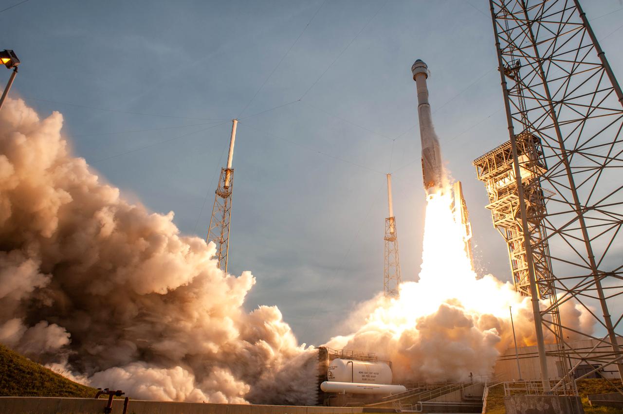 A United Launch Alliance Atlas V rocket lifts off on May 19, 2022, from Space Launch Complex-41 at Cape Canaveral Space Force Station in Florida for NASA Boeing’s uncrewed Orbital Flight Test-2 (OFT-2) for the agency’s Commercial Crew Program. Liftoff for OFT-2 occurred at 6:54 p.m. EDT. Starliner is expected to arrive at the space station for docking about 24 hours later with more than 500 pounds of NASA cargo. The flight test is designed to test the system’s end-to-end capabilities for NASA’s Commercial Crew Program providing valuable data towards NASA certifying Boeing’s crew transportation system for regular crewed flights to and from the International Space Station.