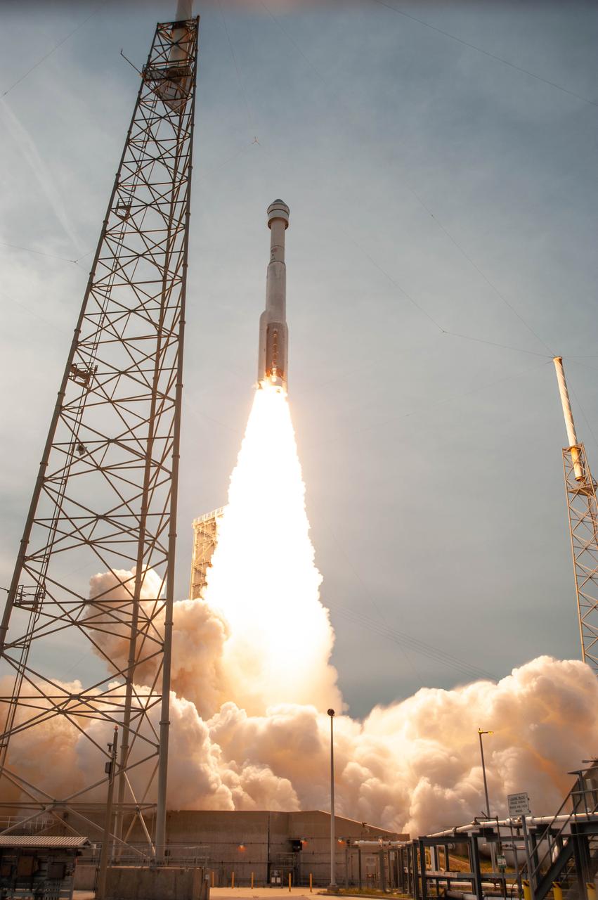 A United Launch Alliance Atlas V rocket lifts off on May 19, 2022, from Space Launch Complex-41 at Cape Canaveral Space Force Station in Florida for NASA Boeing’s uncrewed Orbital Flight Test-2 (OFT-2) for the agency’s Commercial Crew Program. Liftoff for OFT-2 occurred at 6:54 p.m. EDT. Starliner is expected to arrive at the space station for docking about 24 hours later with more than 500 pounds of NASA cargo. The flight test is designed to test the system’s end-to-end capabilities for NASA’s Commercial Crew Program providing valuable data towards NASA certifying Boeing’s crew transportation system for regular crewed flights to and from the International Space Station.