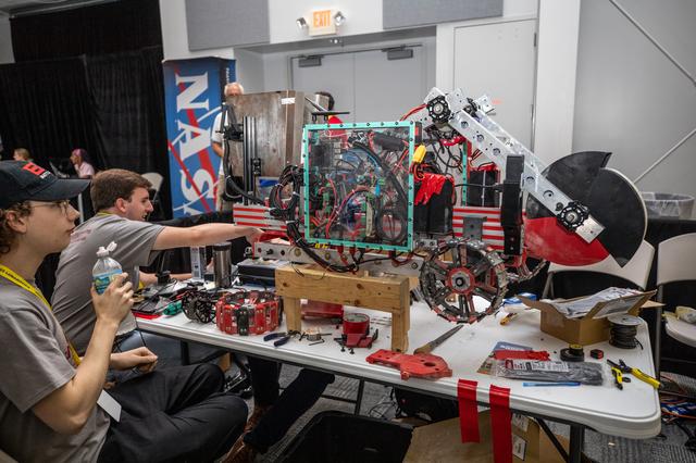 NASA image: Lunabotics / Robotic Mining Competition