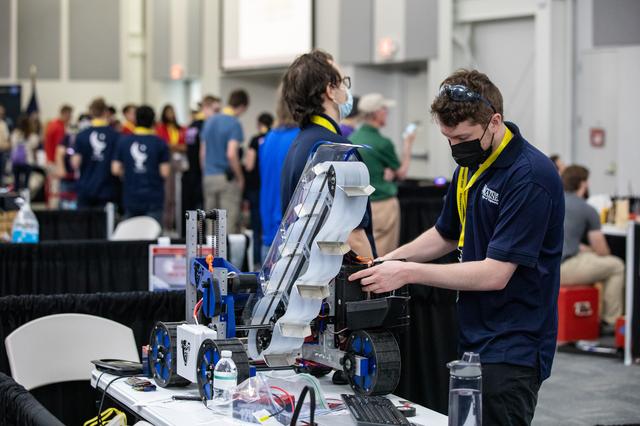 NASA image: Lunabotics / Robotic Mining Competition
