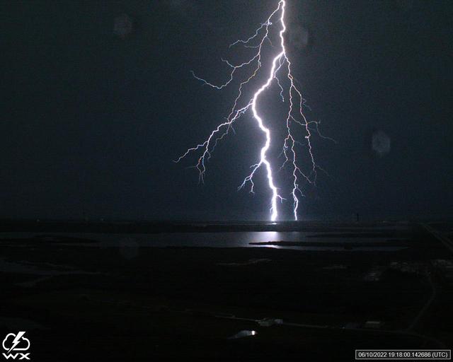 NASA image: Lightning Strikes at Pad 39B