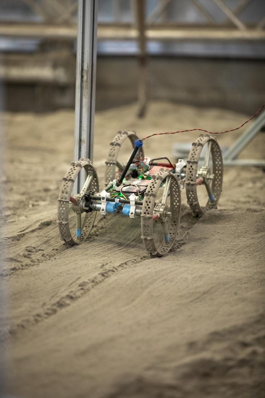 Astrobotic’s mass-offloaded CubeRover – a lightweight, modular planetary rover – undergoes mobility testing inside the Granular Mechanics and Regolith Operations (GMRO) Laboratory’s regolith pit at NASA Kennedy Space Center’s Swamp Works facility on June 30, 2022. Astrobotic – a Pittsburgh-based space robotics company – is using the GMRO lab’s regolith bin, which holds approximately 120 tons of lunar regolith simulant, to depict how the company’s CubeRover would perform on the Moon. NASA’s Small Business Innovation Research program provided the funding for initial development, and a $2 million Tipping Point award from the agency has provided additional funding for continued development into a more mature rover.