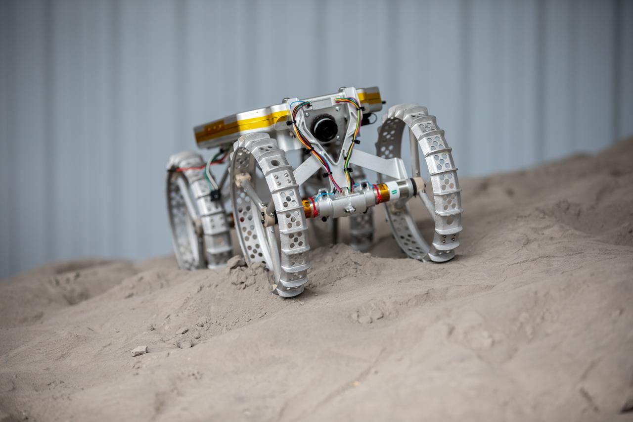 Astrobotic’s CubeRover – a lightweight, modular planetary rover – undergoes mobility testing inside the Granular Mechanics and Regolith Operations (GMRO) Laboratory’s regolith pit at NASA Kennedy Space Center’s Swamp Works facility on June 30, 2022. Astrobotic – a Pittsburgh-based space robotics company – is using the GMRO lab’s regolith bin, which holds approximately 120 tons of lunar regolith simulant, to depict how the company’s CubeRover would perform on the Moon. NASA’s Small Business Innovation Research program provided the funding for initial development, and a $2 million Tipping Point award from the agency has provided additional funding for continued development into a more mature rover.