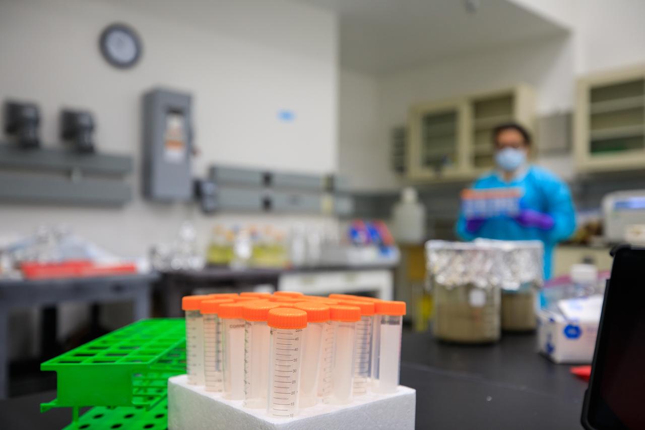 In this photo, science tubes containing bacterial cells are being prepped for cleaning as part of the Dynamics of Microbiomes in Space (DynaMoS) experiment inside the Space Station Processing Facility at NASA’s Kennedy Space Center in Florida on July 11, 2022. Once clean, the cells will be moved to a larger space for continued growth in order to generate enough biomass to inoculate the soil that will be used in the experiment. The DynaMoS experiment will launch on SpaceX’s 25th cargo resupply services mission to examine how microgravity affects metabolic interactions in communities of soil microbes. This will help NASA understand the function of soil microorganisms in space versus on Earth and how they can be used to enhance plant growth for crew consumption during long-duration missions to the Moon and Mars. SpaceX’s Falcon 9 rocket and Dragon spacecraft are scheduled to lift off from Kennedy’s Launch Complex 39A at 8:44 p.m. EDT on Thursday, July 14.