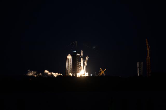NASA image: NASA/SpaceX CRS-25 Liftoff