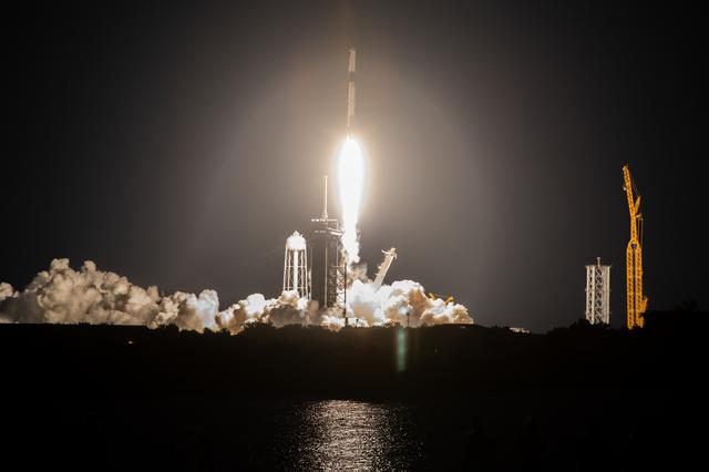 NASA image: NASA/SpaceX CRS-25 Liftoff